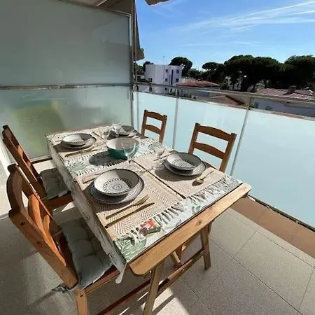 Precioso Apartamento Con Piscina * Castelldefels